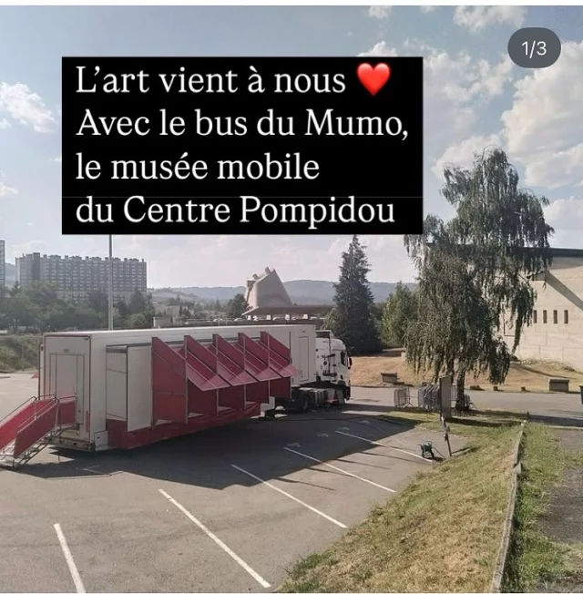 L’art vient à nous grâce au bus mobile du @musee_mobile_  Chez moi à @montreuilbellay c’est le16 mai mais si tu cliques sur @musee_mobile_ tu trouveras toutes les infos pour ta région. J’y serai bien sùr ke16, après les cours 😊 🌈🖌️🎨